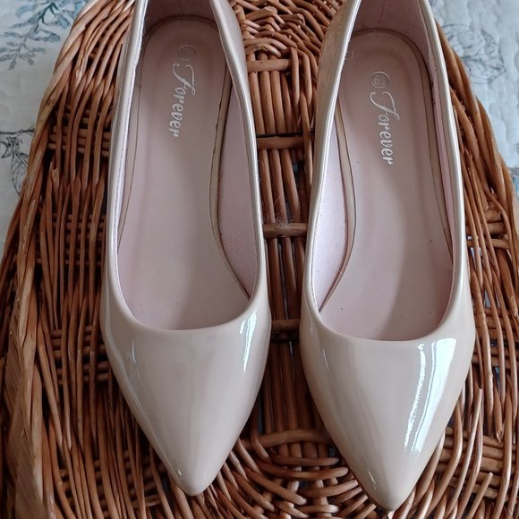 Nude Patent Kitten heel pumps size 6.5 - Picture 2 of 3
